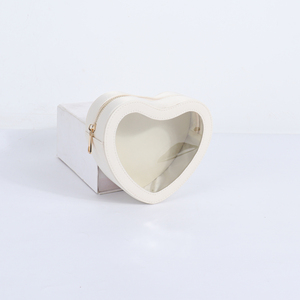 Bolsa de Maquillaje de Viaje Transparente de PVC con Forma de Corazón, Ecológica, Ligera, Reutilizable y Resistente al Agua para Mujer - Product Image 3