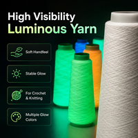 Grande pelote de fil lumineux qui brille dans le noir en stock, fil luminescent lavable pour le crochet, le tricot, la décoration d'Halloween, fourniture d'usine OEM