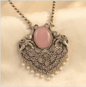Collier élégant à motif d'éléphant en pierre rose oxydée pour femmes, bijoux ethniques traditionnels, idéal pour les festivals et les soirées - Product Image 3