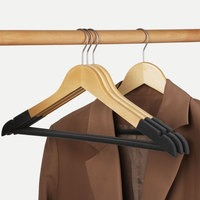 Vente en gros de cintres de luxe en bois pour hôtels manteaux avec logo personnalisé vestes vêtements d'extérieur chemise vêtements avec sac caractéristiques d'utilisation