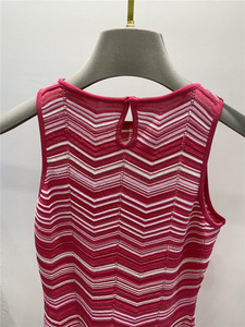 H-275 Abito Lungo Lavorato a Maglia Senza Maniche con Motivo Ondulato Colorato Stile Vacanza per Donne, Abbigliamento Femminile di Alta Qualità e alla Moda - Product Image 5