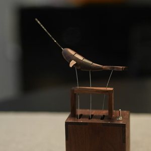 Stile Musicale 'Canto degli Uccelli' - Balena in Legno Fatta a Mano, Regalo Creativo per Compleanni e Festività, Giocattolo Elettrico Decorativo da Tavolo - Product Image 2