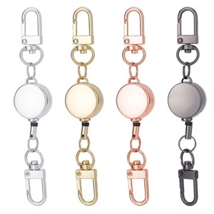 Porte-<span class=keywords><strong>badge</strong></span> rétractable réglable en alliage avec mousqueton en alliage de zinc – Support de clés robuste à thème sportif avec <span class=keywords><strong>cordon</strong></span> de retrait <span class=keywords><strong>pour</strong></span> carte d'identité - Product Image 6