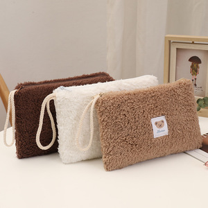 Trousse de maquillage portable style Ins et coréen, grande capacité, avec fermeture éclair, en peluche, avec dragonne, motif ours mignon, style célébrité internet, pour le voyage - Product Image 4