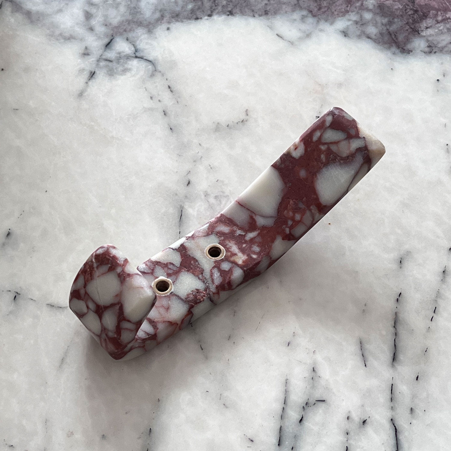 Gancio in marmo Bvlgari rosso