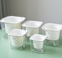 Système d'irrigation automatique moderne Pot de jardinière en résine plastique durable Caractéristique d'auto-arrosage pour fleurs suspendues/plantes vertes au sol