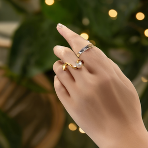 Bague tendance en acier inoxydable 316L plaqué or PVD avec accent perle et diamant, design ouvert pour femme - Product Image 3