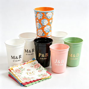 Vasos Desechables Blancos de Plástico PET Transparente de 8oz, 10oz, 12oz, 16oz, 20oz y 24oz con Logotipo Personalizado Impreso, con Servilleta y Koozies, Tipo Vaso de Estadio - Product Image 1