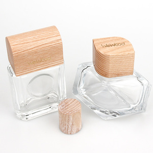 Cubiertas de botellas de perfume de madera negra personalizadas de Vietnam con tapa de corona serigrafiada para embalaje - Product Image 2