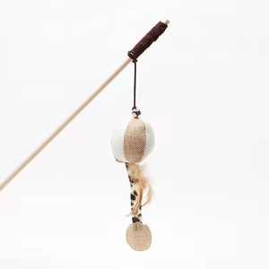 Giocattolo per Gatti a Forma di Canna da Pesca, Gioco con Erba Gatta, Asta in Legno per Gatti - Product Image 3