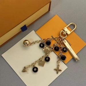 Llavero de metal con dijes de esmalte coloridos, colgante de corazón dorado para llaves de coche, accesorios para bolso de mujer - Product Image 4