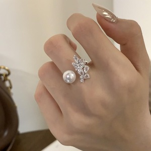 Bague en argent pur S925 avec plume d'hirondelle, diamant complet et perle, design romantique haut de gamme avec perle en diamant de haute qualité - Product Image 3