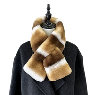 Écharpe en fausse fourrure rayée color block motif lapin, design croisé, douce et moelleuse, cache-cou pour femme adulte, idéale pour mélanger avec un manteau d'hiver