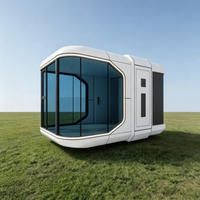 Maison conteneur futuriste en forme de capsule spatiale, cabine lounge moderne et respirante, unité mobile à panneaux sandwich, pour bar extérieur, parc ou salon