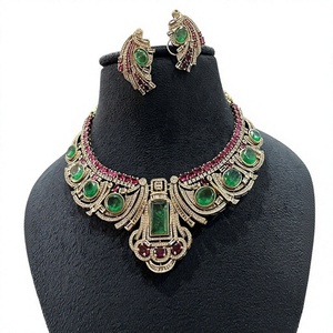Parure de bijoux classique pour femme en laiton plaqué or antique de qualité supérieure avec moissanite et Kundan, comprenant broche, collier et boucles d'oreilles, idéale pour les fiançailles et les soirées - Product Image 2