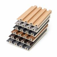 Panneau mural intérieur de style moderne, grille imperméable en composite bois-plastique WPC, panneau cannelé pour la décoration intérieure, hôtels
