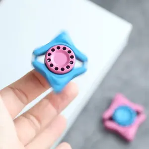 Spinner Metálico de Dibujos Animados, Juguete Antiestrés para el Día a Día, Divertido Trompo Giratorio de Escritorio, Regalo para Aliviar el Estrés y el TDAH - Product Image 3