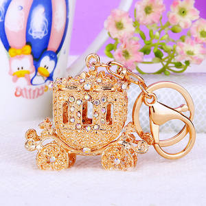 Coréen Creative Métal Pendentif Anneau Mignon Dessin Animé Strass Citrouille Voiture Porte-clés pour Femmes Alliage Cristal Cadeau pour Femmes <span class=keywords><strong>Sac</strong></span> - Product Image 4