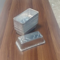Barquettes rectangulaires en aluminium écologiques de qualité alimentaire avec couvercles, résistantes au four, jetables, mini moules à pain pour la cuisson de gâteaux et de pains.