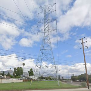 Tour de transmission en acier galvanisé à chaud et thermolaqué, à treillis boulonné, pour l'infrastructure de lignes électriques aériennes longue distance - Product Image 3