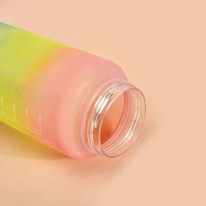 Botella de Agua Motivacional 3 en 1, Estilo 2023, 2000ml/900ml/500ml, Color Degradado, Plástico Libre de BPA, Apta para Camping - Product Image 3