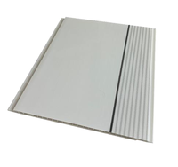 Muestras gratis ignífugo impermeable ducha PVC lengüeta y ranura panel de techo fuerte enclavamiento paneles de techo Pared de pvc madera