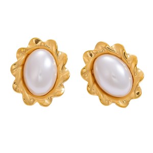 Boucles d'oreilles clous en perles dorées avec design géométrique pendantes pour bijoux de mode de soirée - Product Image 5