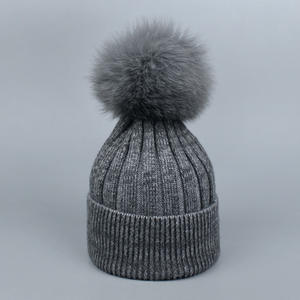 Automne et hiver extérieur chaud grand renard boule de fourrure tricot chapeau femmes enfants chapeau chapeau d'hiver - Product Image 5