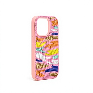 เคสโทรศัพท์ปักลายด้วยมือประดับด้วยลูกปัด ลายดอกไม้หลากสีสัน สีชมพู รูปทรงสี่เหลี่ยมผืนผ้า งานฝีมือสิ่งทอ งานเย็บปักถักร้อย - Product Image 1