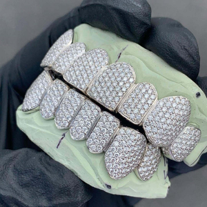 Grillz dentaires personnalisés en argent 925, sertis de moissanite taille brillant rond, bijoux de fête hip-hop - Product Image 3