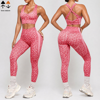 Ensemble de yoga imprimé léopard pour femme : Soutien-gorge de sport dos torsadé et leggings sculptants taille haute pour la gym, le fitness et l'entraînement