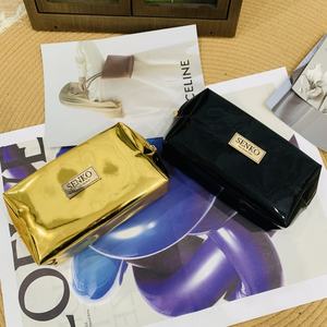 Sac à cosmétiques en PU métallique Sacs à maquillage de grande capacité Trousse de toilette à logo personnalisé pour femmes Voyage en plein air - Product Image 5