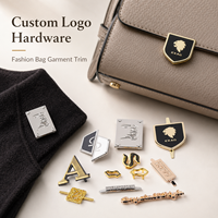 Étiquettes métalliques plaquées or 3D de haute qualité avec logo personnalisé pour sacs à main et vêtements