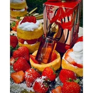 Parfum No Label Scents Strawberry Kiss Eau de Parfum 30ml, notes fruitées, boisées, vanille, cèdre, spray pour le corps - Product Image 3