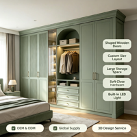 Armoire intégrée au sol et au plafond de style français, porte cintrée sur mesure avec éclairage LED intégré pour le rangement de la chambre