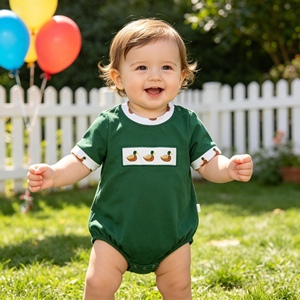 SR4092 rts Mono de manga corta con estampado de pato verde para bebés y niños, conjunto de pijama para niña, venta al por mayor - Product Image 1