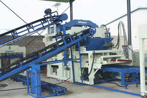 Nouvelle technologie, machine à blocs automatique, machine à fabriquer des briques en ciment, machine à pavés, machine à briques solides QT10-15 - Product Image 4