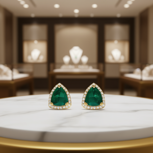 Orecchini in Oro Massiccio 18K con Smeraldo e Diamanti, Taglio Triangolare, Gioielli da Sposa Classici per Donna, Certificati GIA - Product Image 2