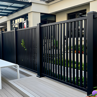 Clôture à lattes en aluminium noir moderne, barrière décorative contemporaine pour jardin avec largeurs de panneaux personnalisables