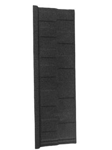 Tuile de toiture en métal revêtue de pierre, fabriquée en <span class=keywords><strong>acier</strong></span> haute résistance pour les toitures résidentielles et commerciales, offrant une protection contre l'eau - Product Image 3