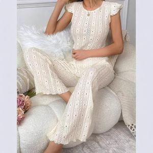 Conjunto de pijama informal para mujer, con estampado de corazones, estilo europeo y americano, color negro, pantalones sin mangas. - Product Image 1