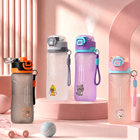 Bouteille d'eau givrée de 600 ml pour enfants avec pulvérisateur à fine brume, gourde de sport portable anti-fuite avec sangle de poignet