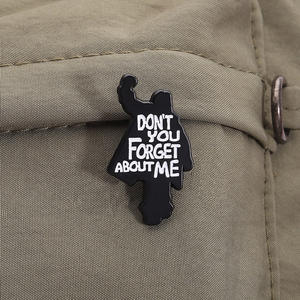 Spilla Dipinta a Cartone Animato 'NON D'OLTRARE DI ME' Accessorio Trendy per Abbigliamento e Borse - Product Image 4