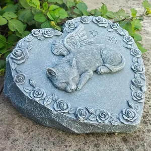Scultura Commemorativa in Resina di Gatto Angelo Personalizzata, Gattino Dormiente Grigio <span class=keywords><strong>con</strong></span> Ali su Base a Cuore, Ricordo Artigianale per la Perdita di Animali Domestici - Product Image 1