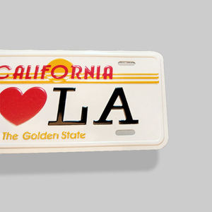 I Love La <span class=keywords><strong>California</strong></span> City Sign Imán de metal Cartel de chapa en relieve Recuerdo Mini Etiqueta de matrícula de aluminio