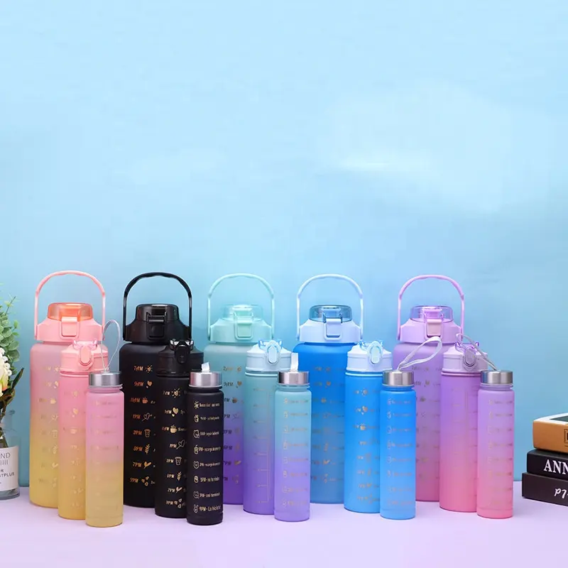 Toptan yüksek kalite özel Logo çocuk sevimli DIY komik 480ml 800ml 1000ml 2000ml plastik su şişesi ve çıkartmalar seti