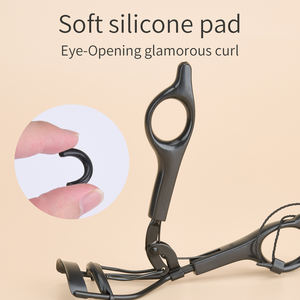 أداة تجعيد الرموش الفورية المحمولة من الفولاذ المقاوم للصدأ مع وسادات سيليكون قابلة للتعبئة من MAYFARIY باللون الأسود الغير لامع 10 سم لتجعيد الرموش بشكل طبيعي - Product Image 6