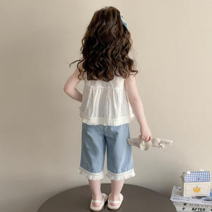 Tenue d'été deux pièces pour petite fille, haut sans manches en coton avec bordure en dentelle et pantalon court en jean léger, ensemble décontracté doux et respirant pour - Product Image 4