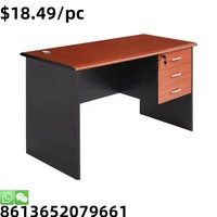 Bureau de travail moderne et simple avec structure métallique pour la maison, l'étude ou comme poste de travail pour le personnel