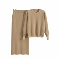 Ensemble deux pièces en tricot beige pour femmes, OEM/ODM personnalisé, haut à col rond avec jupe crayon mi-longue, style hiver